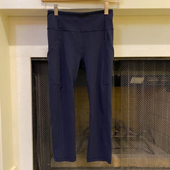 Lululemon Invigorate HR Crop 19" in Navy Blue - Picture 1 of 6